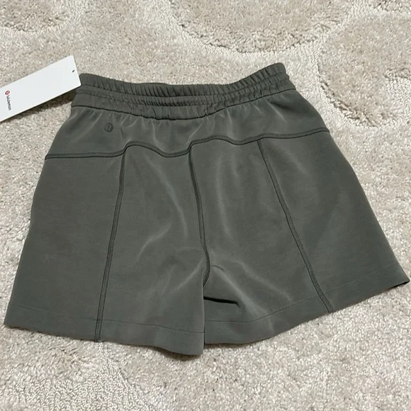 Lululemon Short 4”